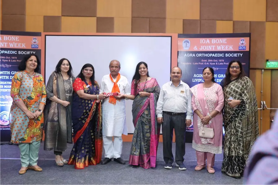 AOS members sharing an academic moment