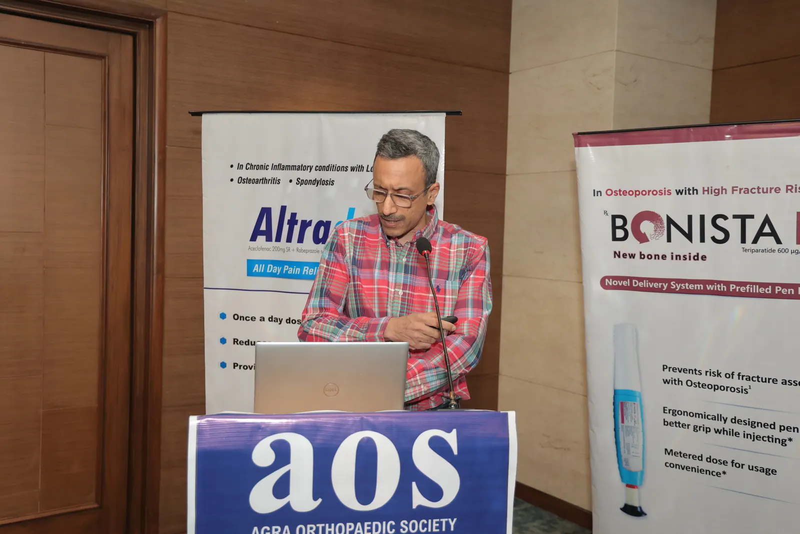 Speaker addressing the AOS scientific meeting from the podium