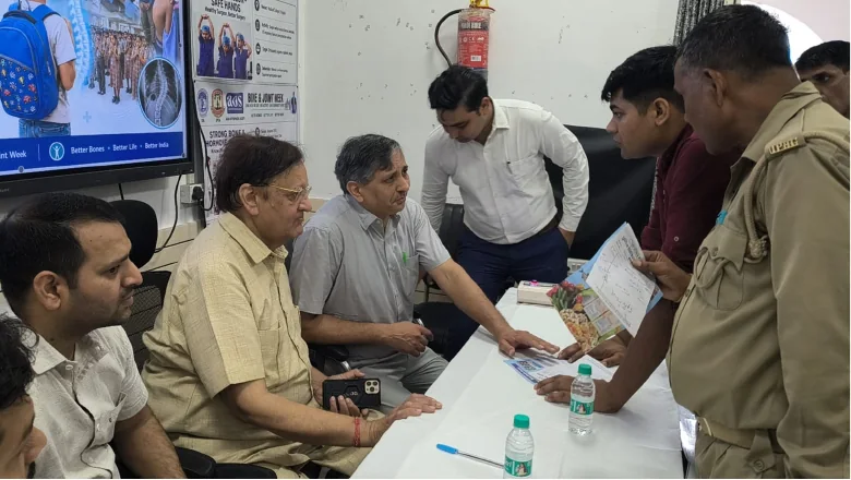 AOS clinicians counselling participants during the Agra Moves Better police wellness initiative